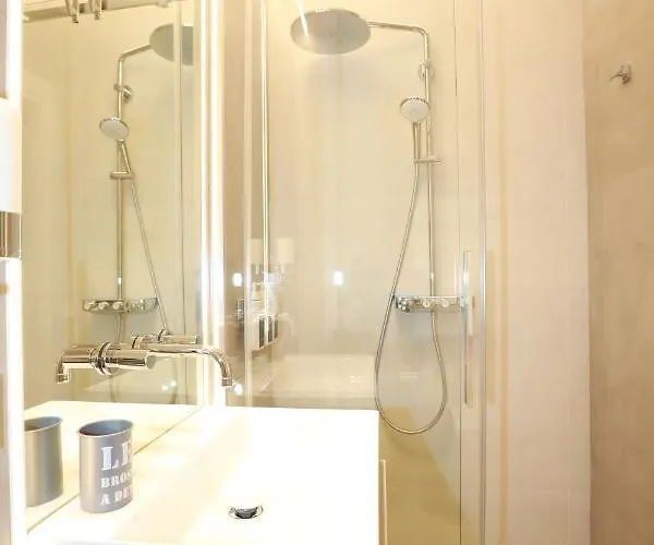 Unique Luxury Oda ve Kahvaltı 4*